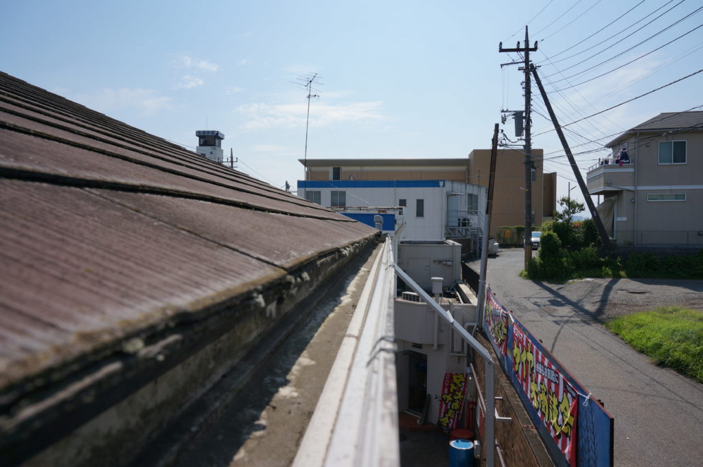 神奈川県綾瀬市の屋根雨樋工事は03-5957-7557のハートホームにお任せ！