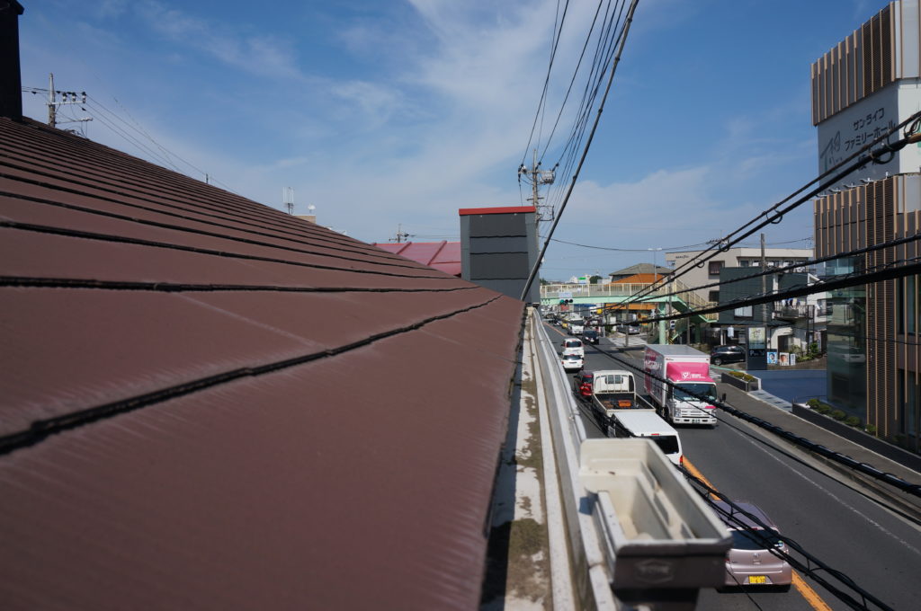 神奈川県綾瀬市の屋根雨樋工事は03-5957-7557のハートホームにお任せ！
