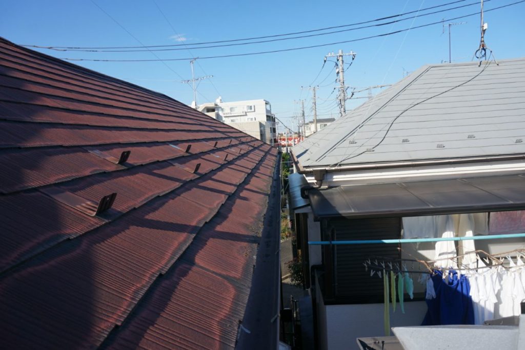 東京都小平市にて雨樋交換・屋根板金の修理工事