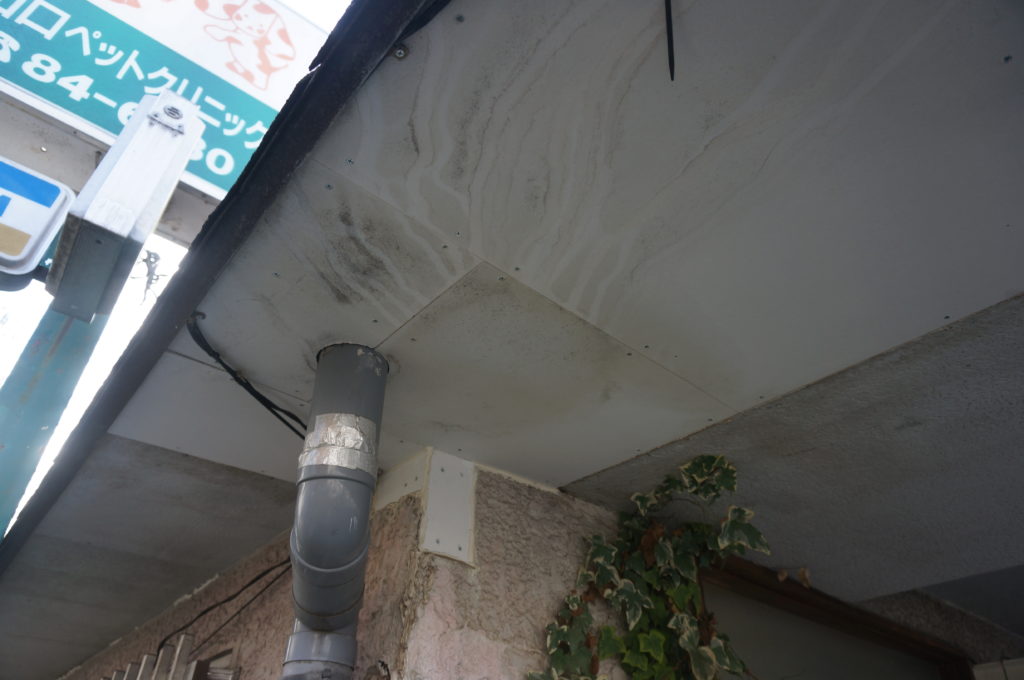 小金井市で軒天井や波板交換修理工事はハートホームにお任せ下さい！