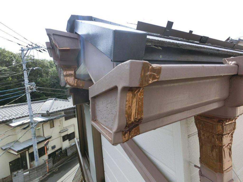 朝霞市の保険活用で屋根雨樋交換修理工事