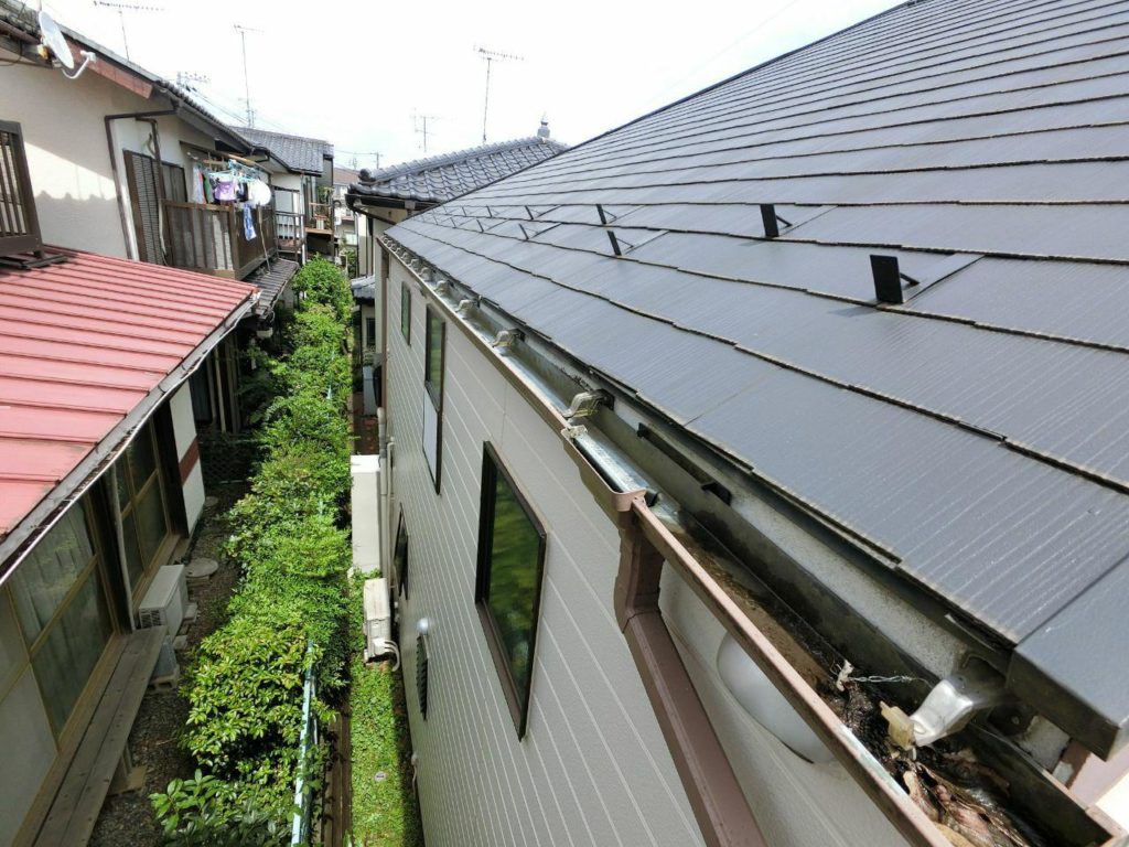 朝霞市の保険活用で屋根雨樋交換修理工事
