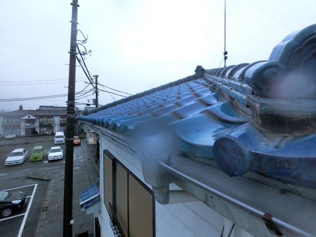神奈川県愛甲郡で台風大雪被害 雨どい交換修理