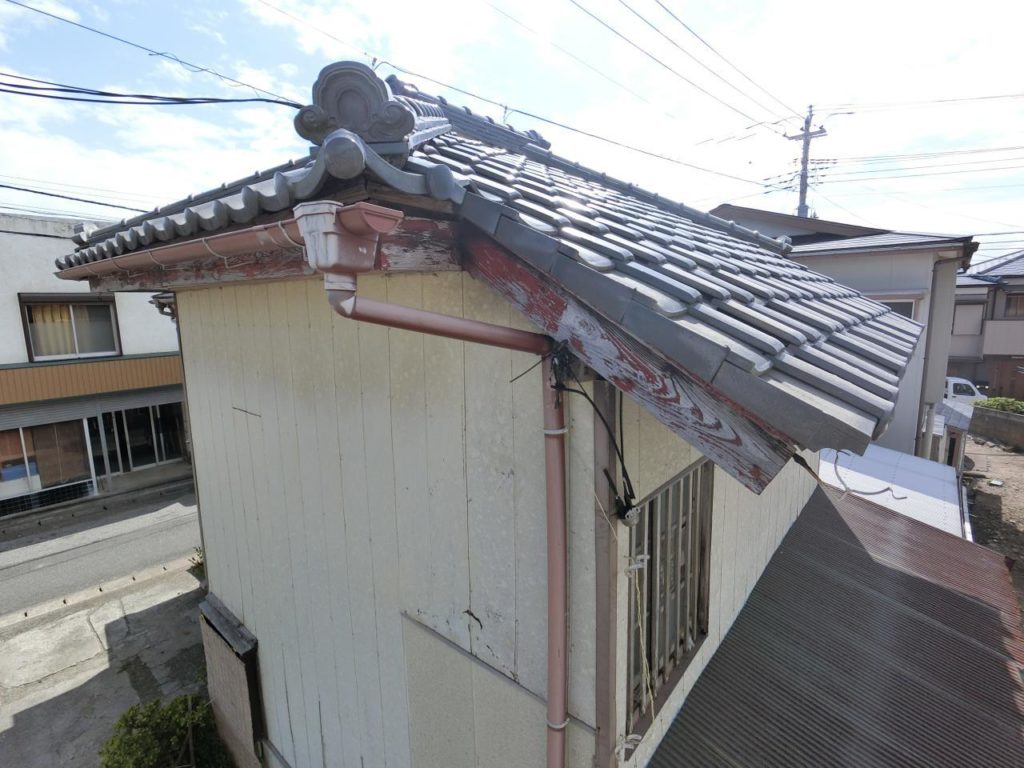 台風被害 南房総市で棟板金交換及び屋根外壁塗装