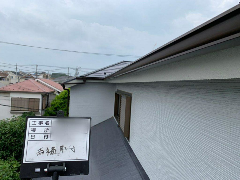 藤沢市で台風火災保険活用の雨樋交換修理工事