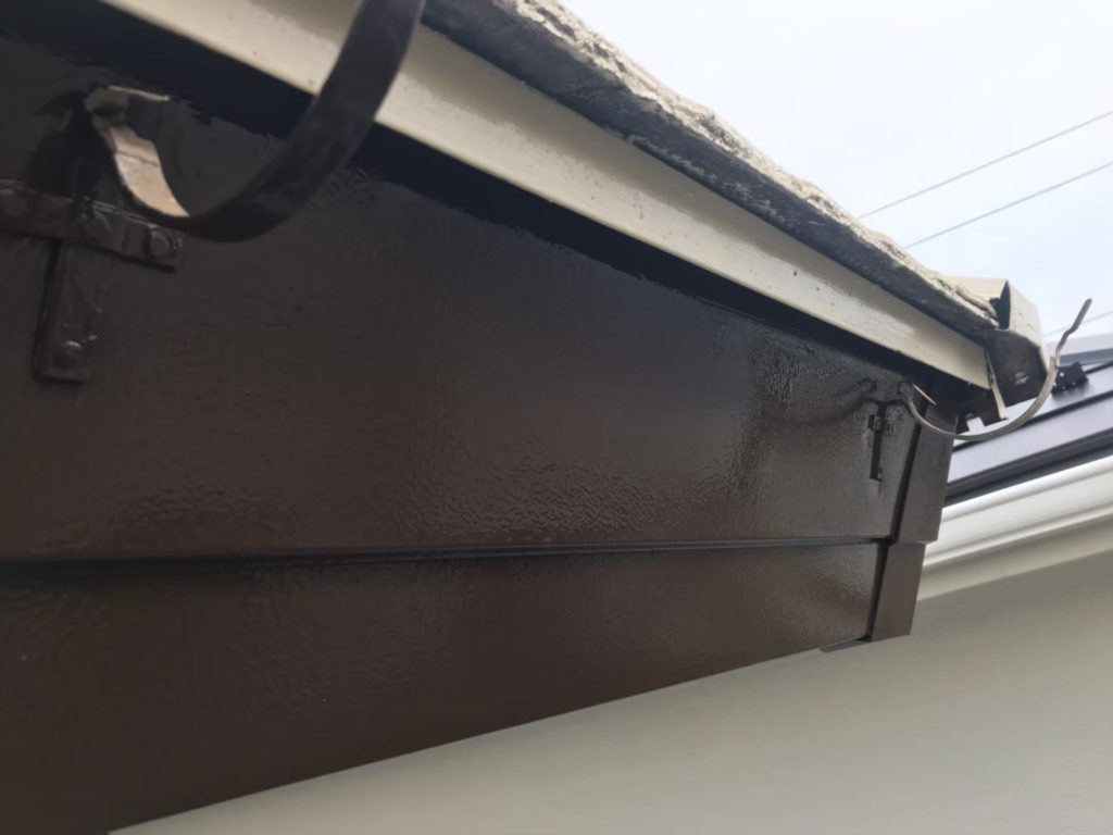船橋市で破風板の塗装 屋根外壁塗装低価格対応