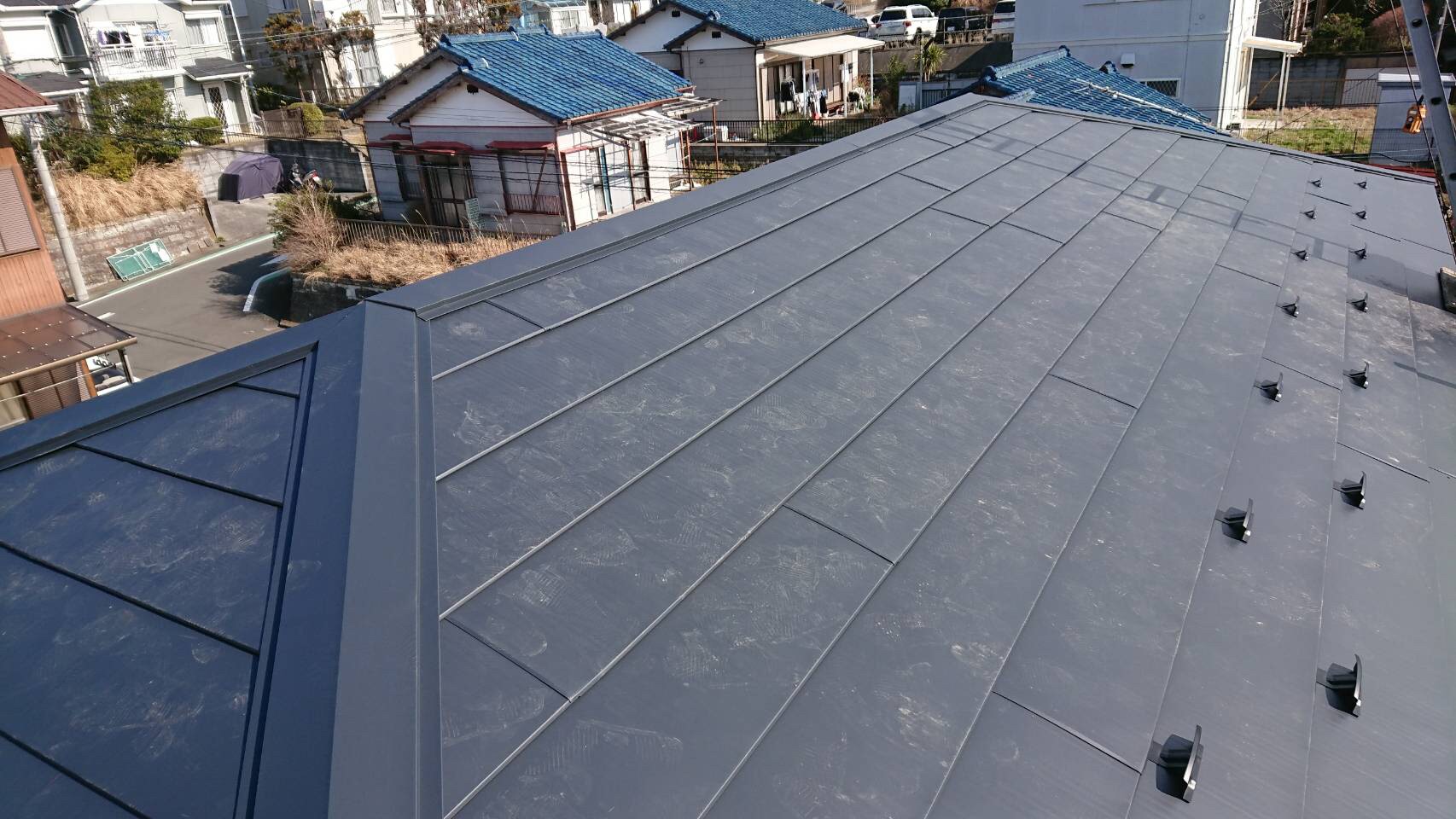 東京都多摩市にて屋根カバールーフ工事 重ね葺き