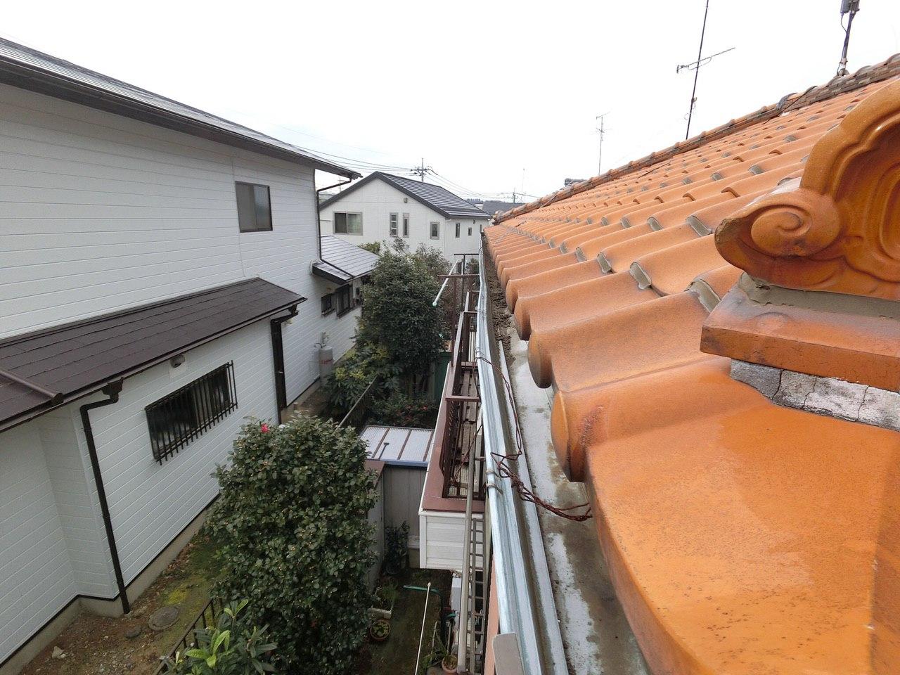 豊島区にて雨樋と漆喰の屋根修理工事