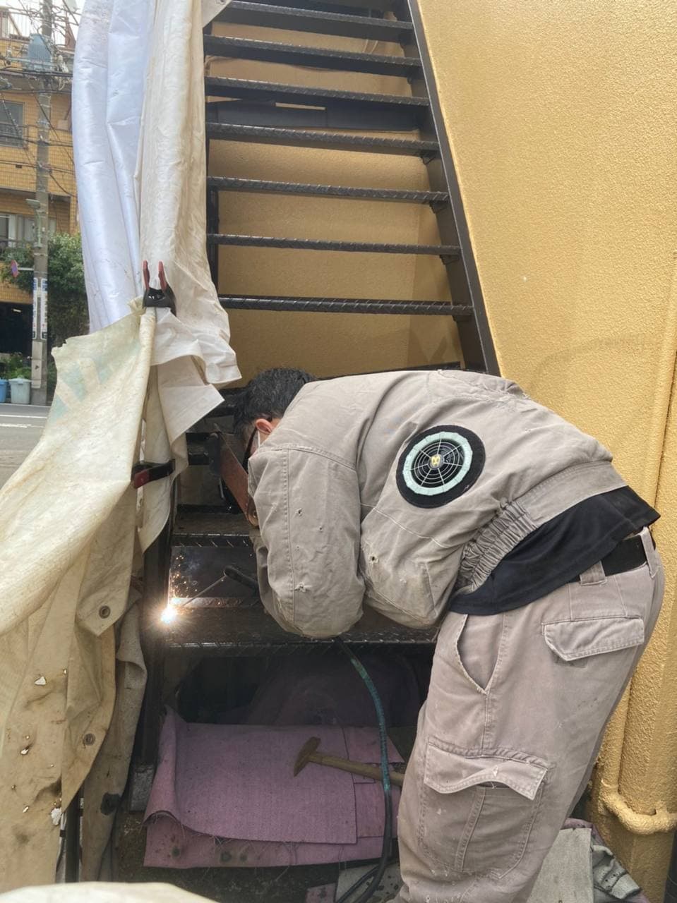 世田谷区で外付け階段溶接及び塗装工事