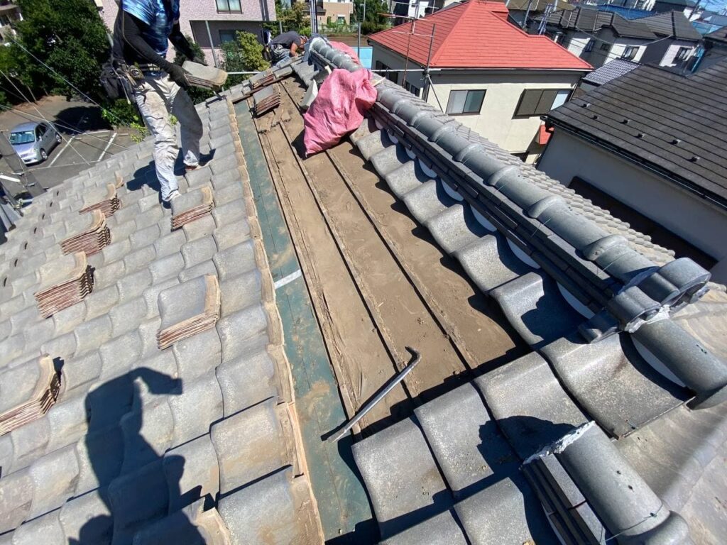 横須賀市で屋根葺き直し雨樋交換と外壁塗装