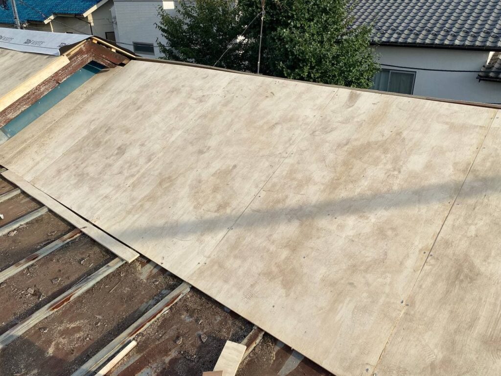 川崎市麻生区で雨漏れからの屋根葺き替え工事