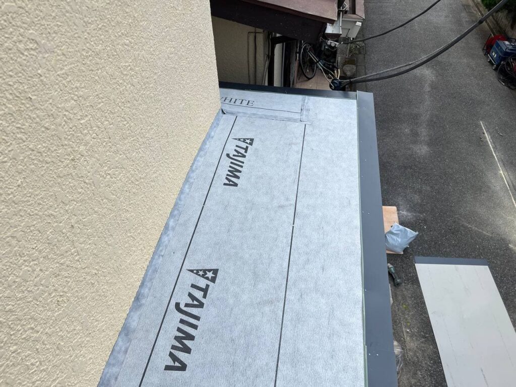 神奈川県座間市で玄関屋根の補修及び屋根塗装