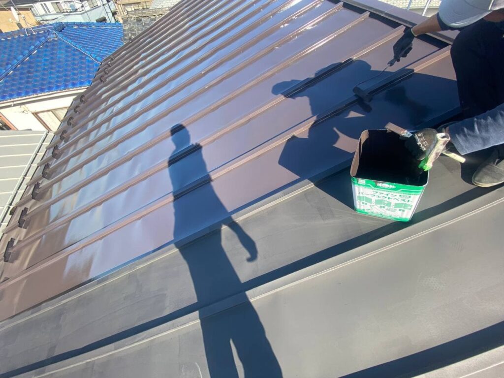 屋根メンテナンス！新宿区でトタン屋根塗装工事