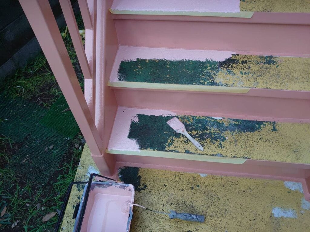 横浜市港南区で外階段塗装！年越し前リフォーム