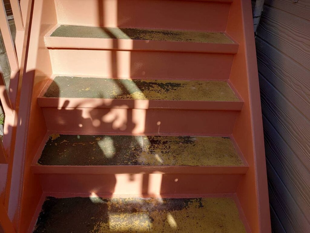 横浜市港南区で外階段塗装！年越し前リフォーム