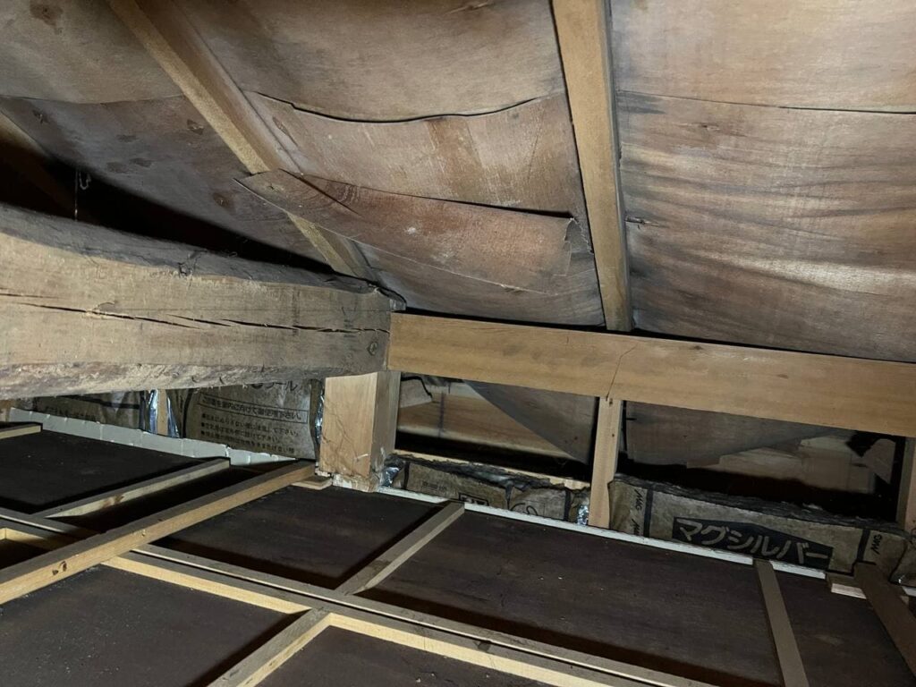 屋根裏点検してますか？立川市で屋根重ね葺き工事