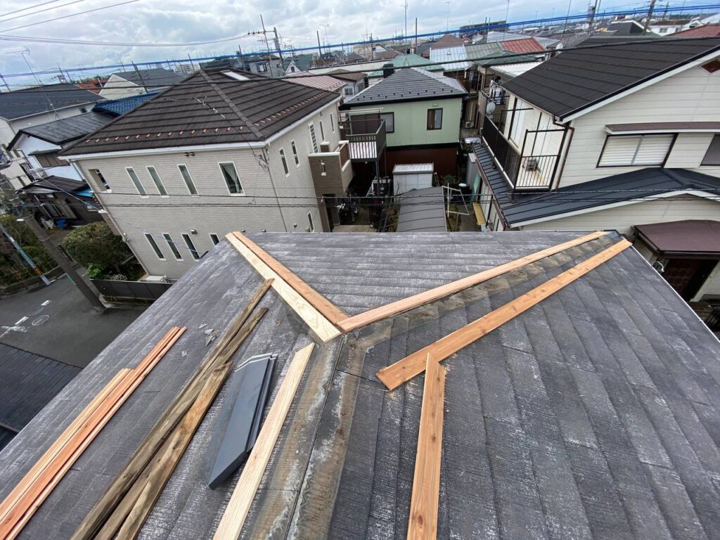 横浜市港北区で棟板金交換と屋根塗装工事