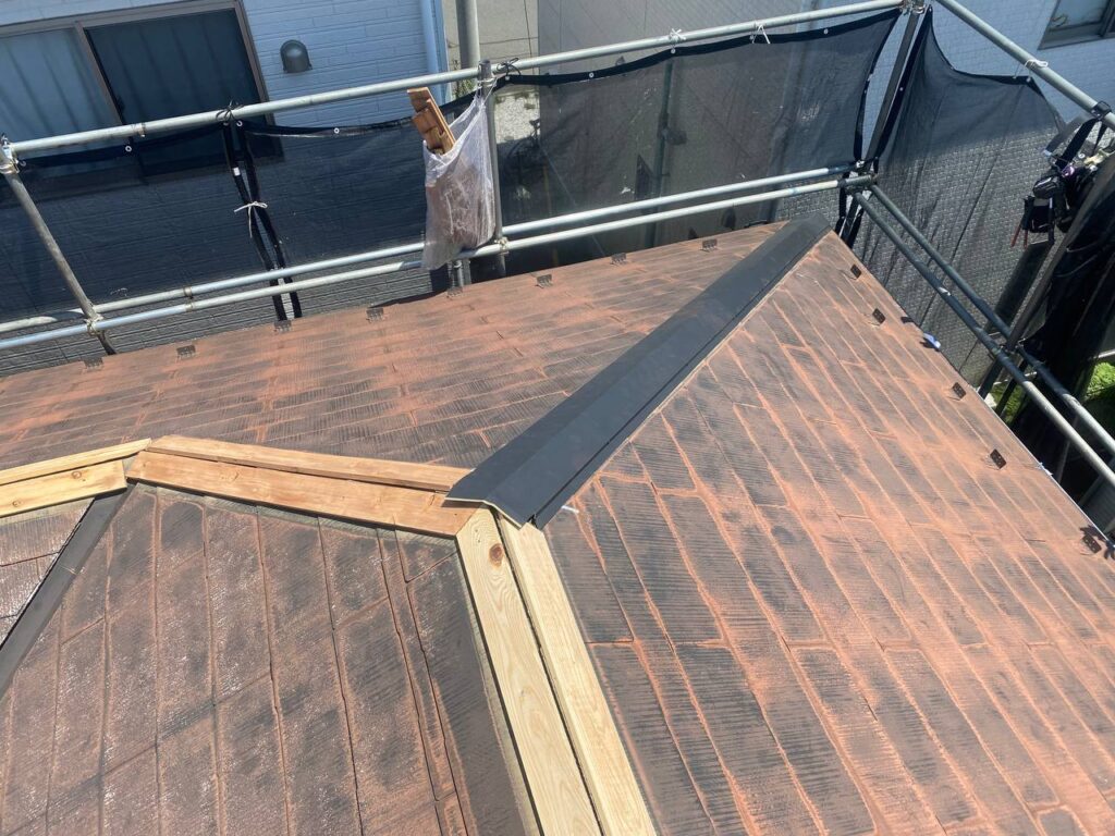 埼玉県新座市で貫板棟板金交換及び屋根塗装工事