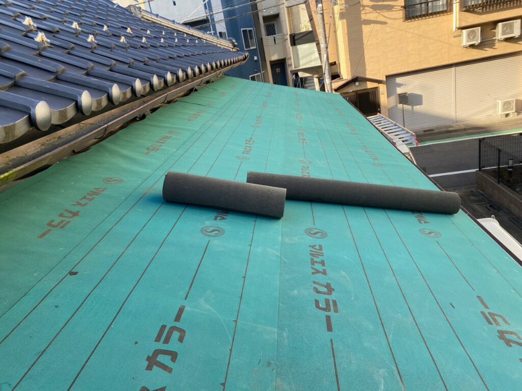 東京都小平市で雨漏り対策！下屋根葺き替え工事