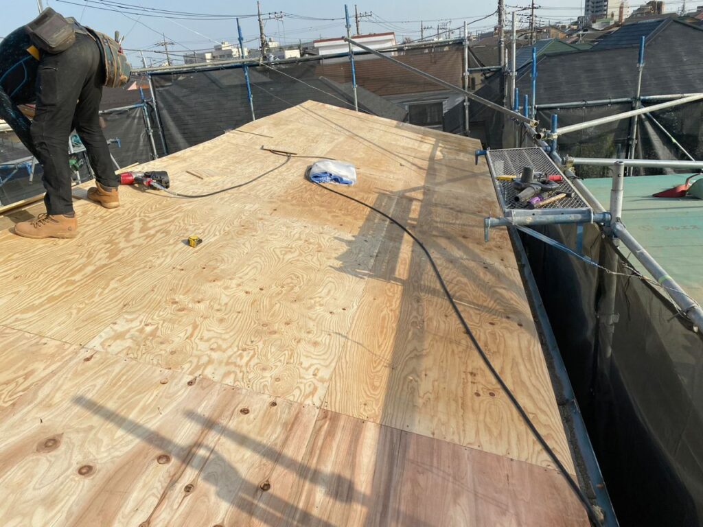 東京都府中市でセメント瓦から屋根立平葺き替え