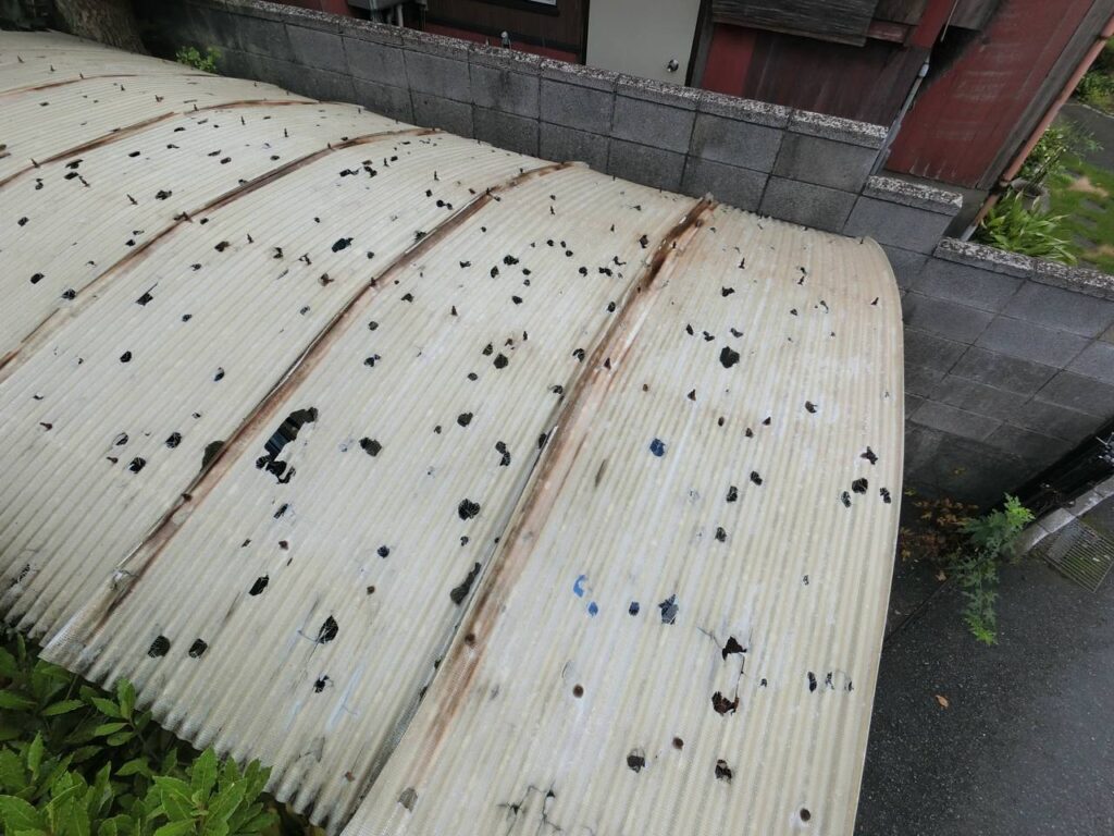 加須市で雹による雨樋や屋根波板カーポート被害