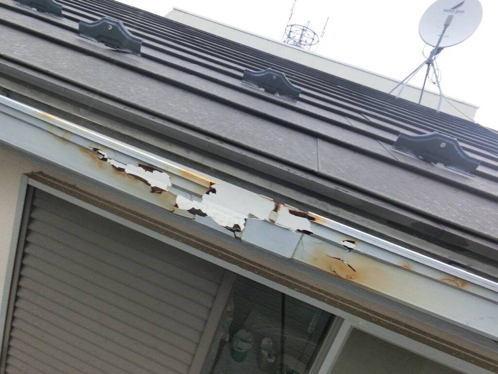 埼玉県熊谷市で雨樋波板棟板金屋根などに雹被害