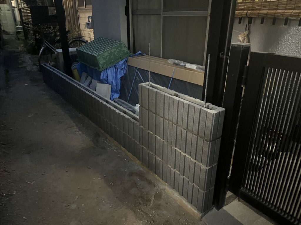 東京都板橋区でブロックフェンスポスト外構工事