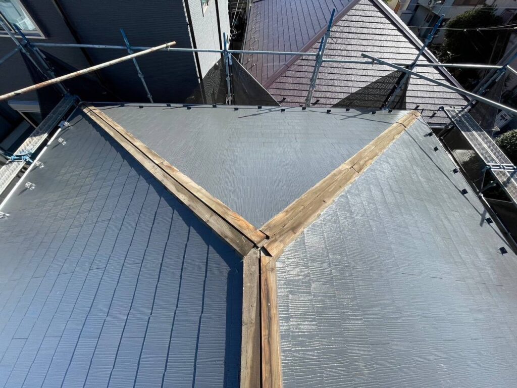 東京都文京区で屋根塗装と樹脂製貫板棟板金交換