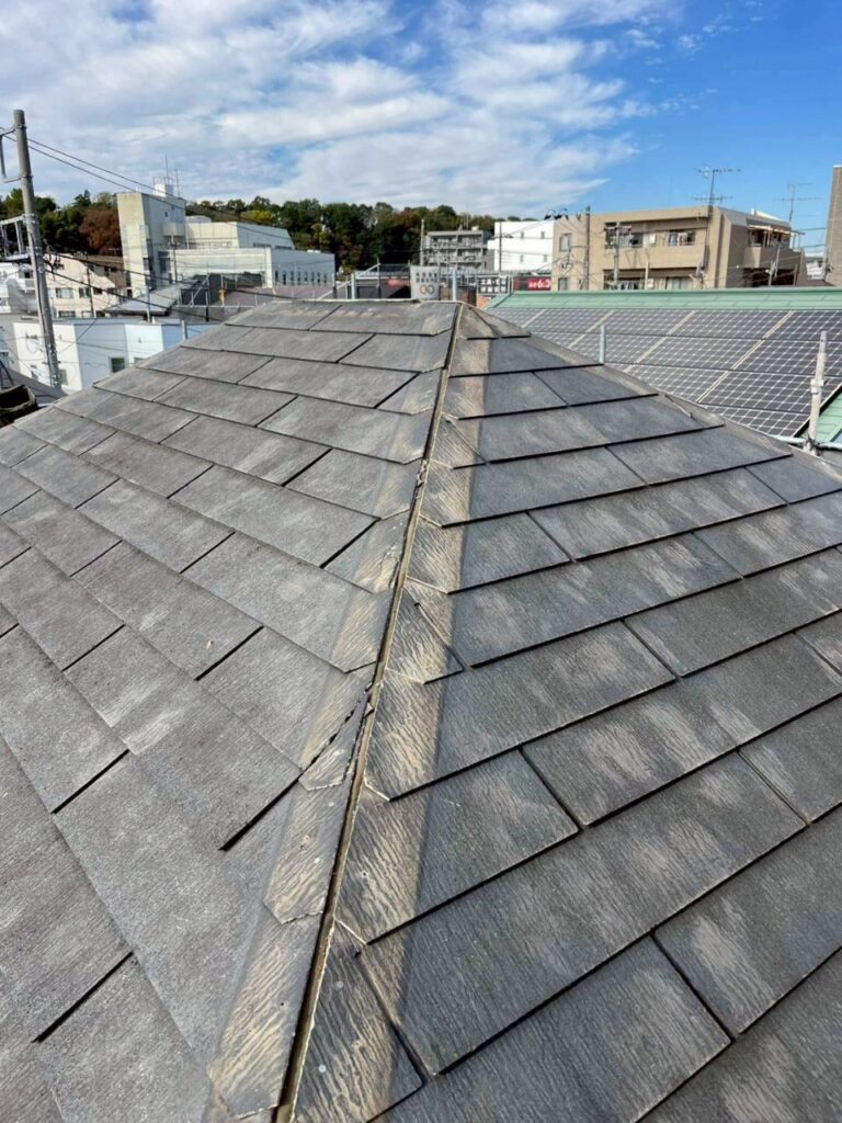中野区で屋根の重ね葺き工事を実施｜費用を抑えたカバー工法の施工事例